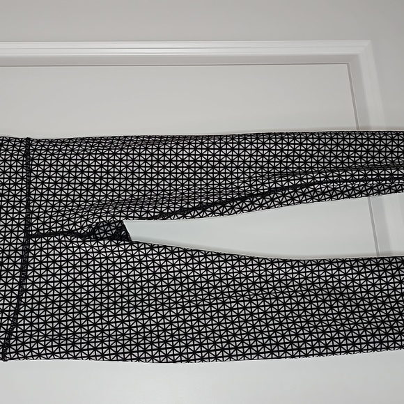224. Lululemon Tri Geo Wunder Under leggings - Picture 4 of 7